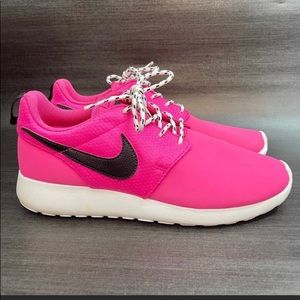 Nike Roshe Youth 7 or Women 8.5